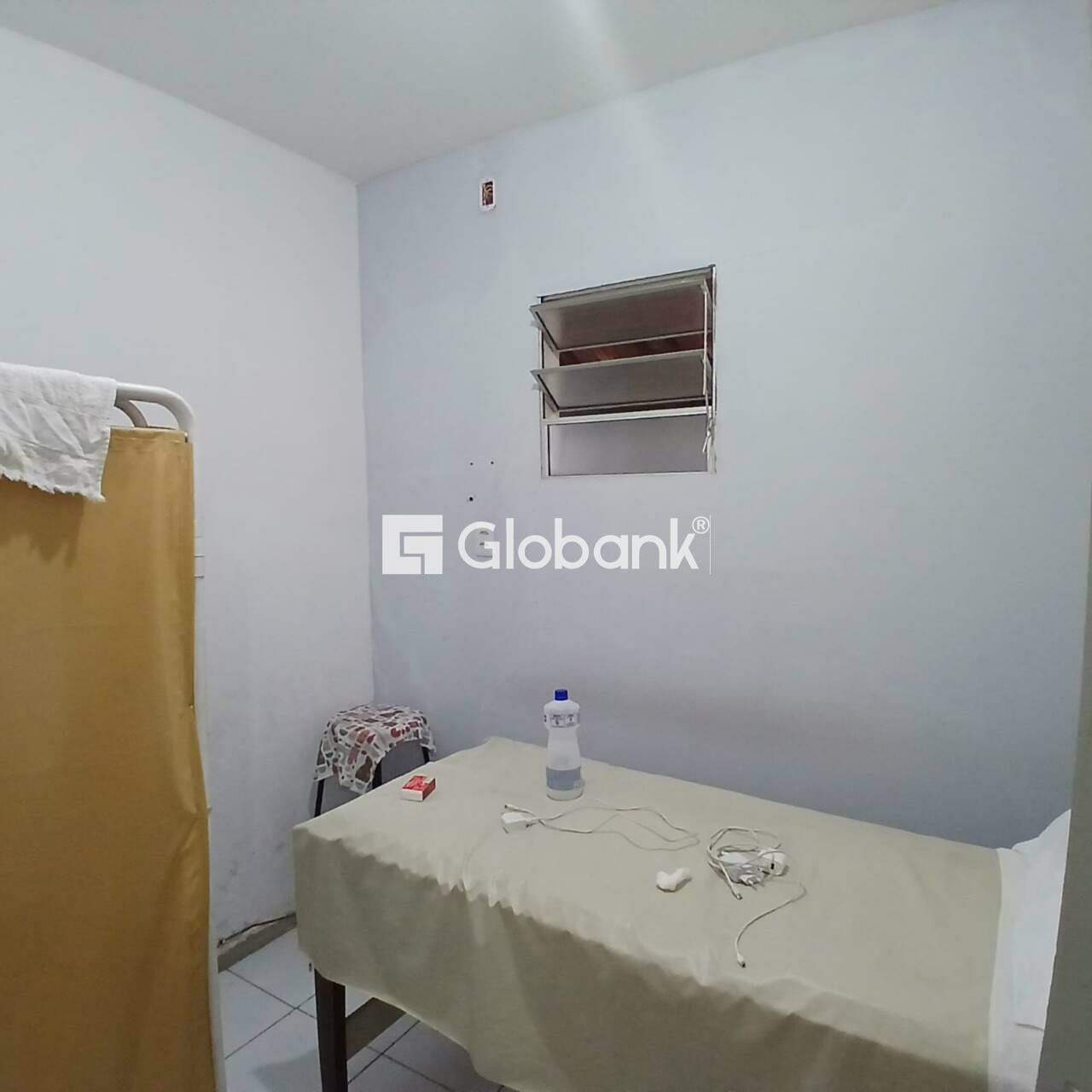 Casa 5 quartos à venda Conjunto Cristo Rei 86m² Montes Claros MG: 