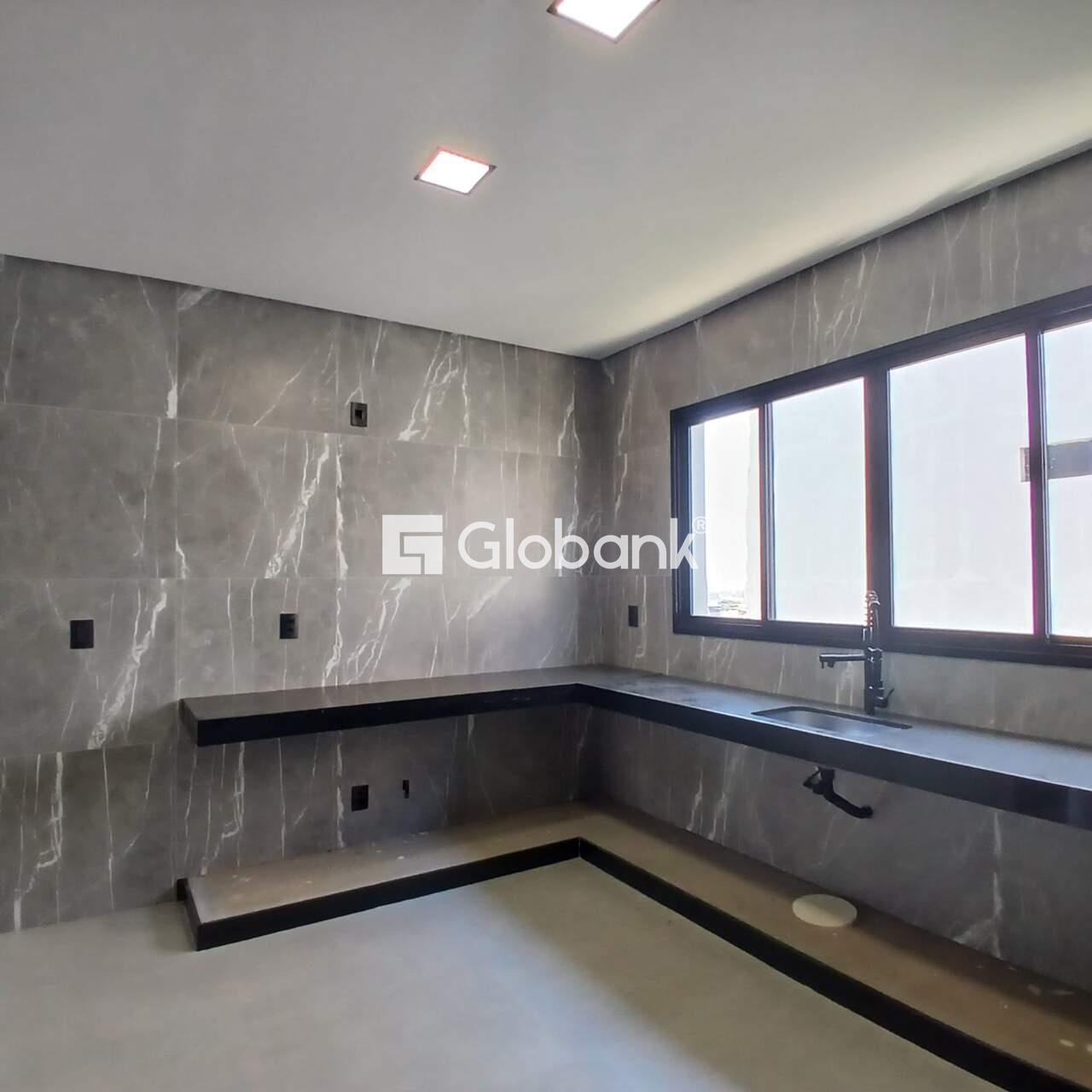 Casa 3 quartos à venda Vila Nova 200m² Montes Claros MG: 