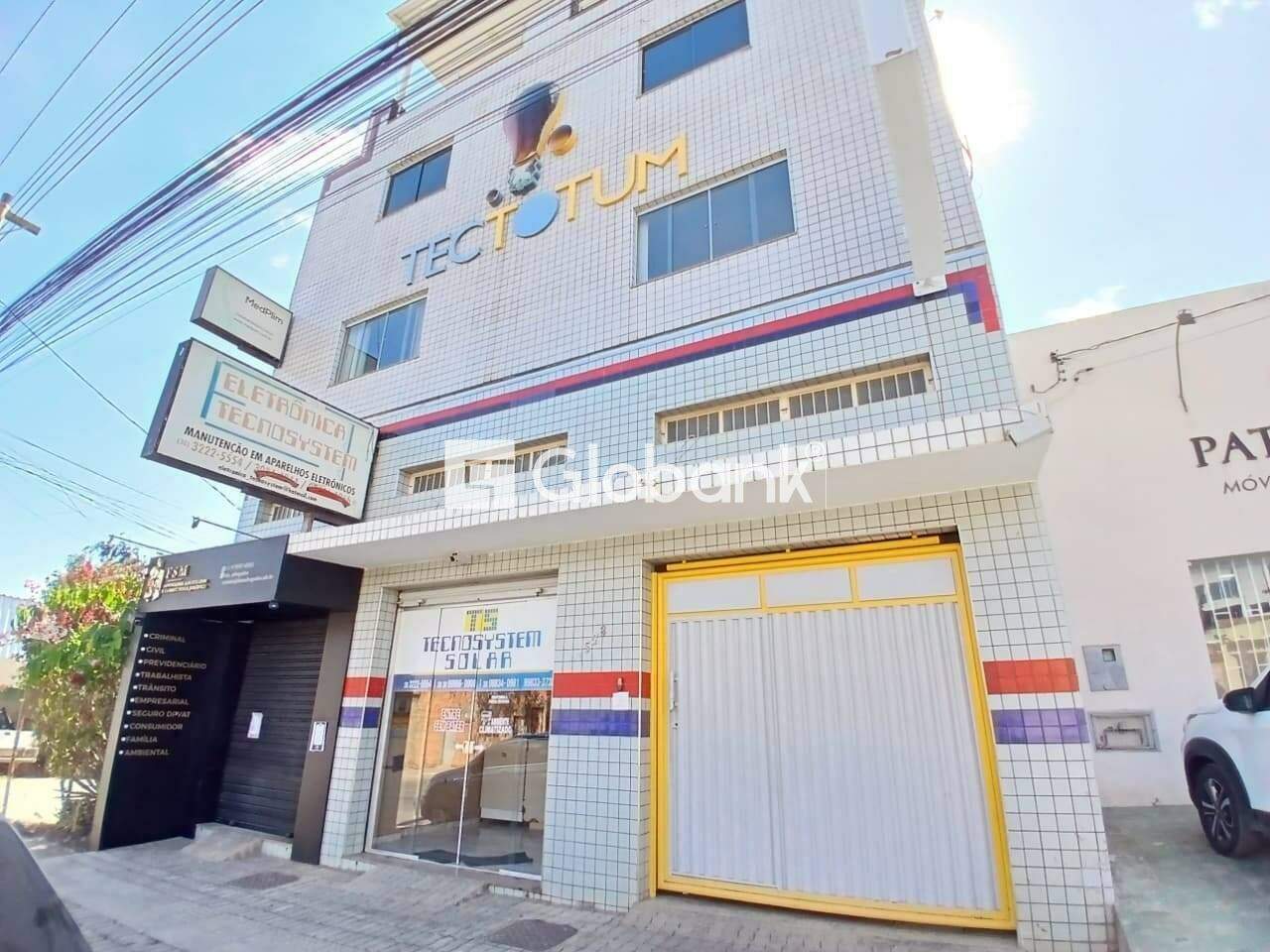 Sala comercial para aluguel Sagrada Família 112m² Montes Claros MG: Fachada