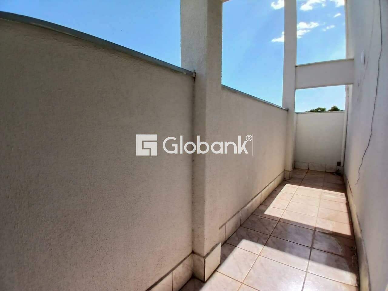 Sala comercial para aluguel Sagrada Família 33m² Montes Claros MG: rea externa