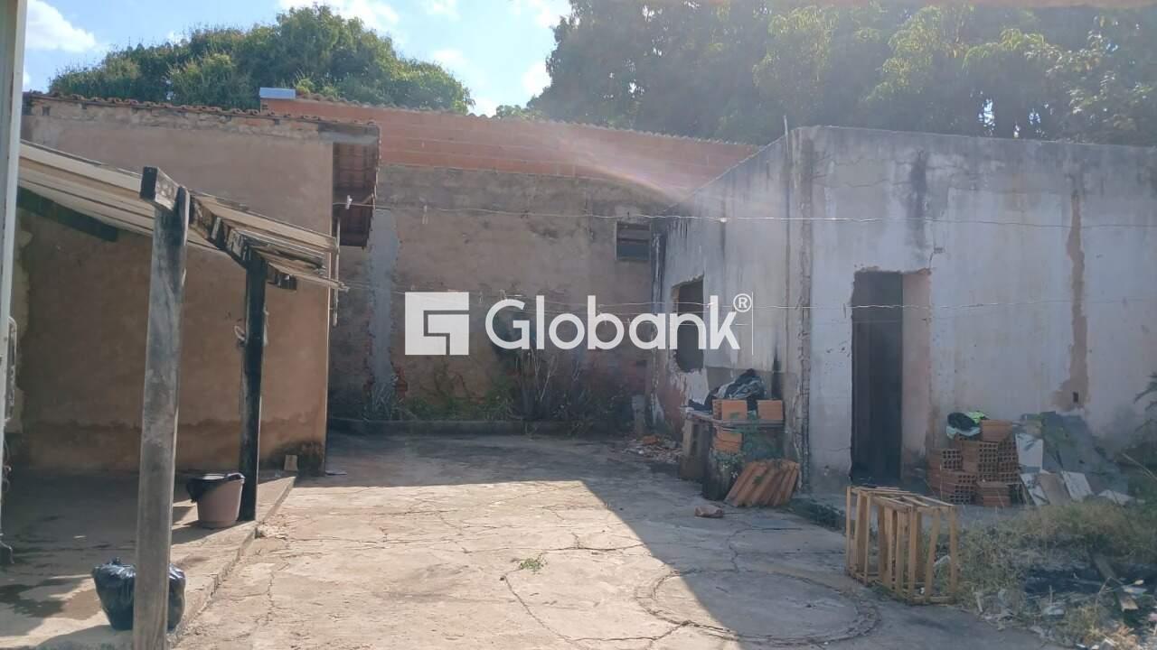 Casa 4 quartos à venda Lourdes 0m² Montes Claros MG: 