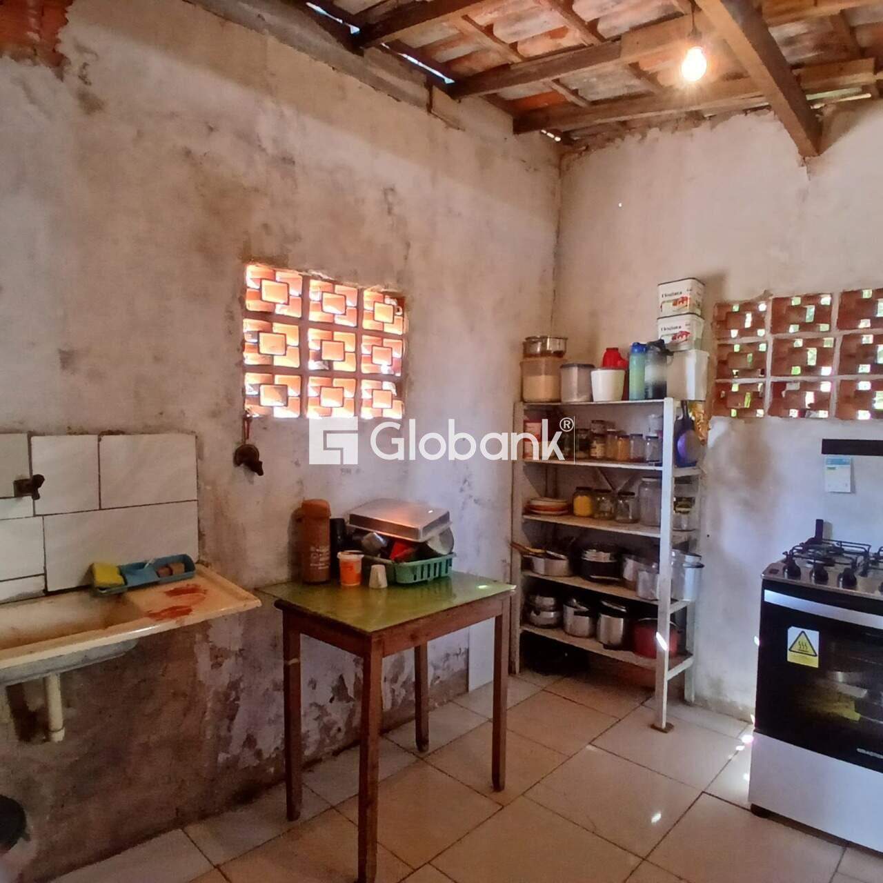 Sobrado 5 quartos à venda Morrinhos 80m² Montes Claros MG: 