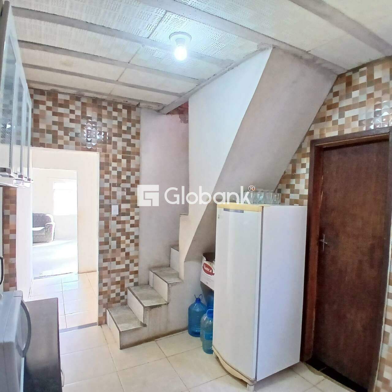 Sobrado 5 quartos à venda Morrinhos 80m² Montes Claros MG: 