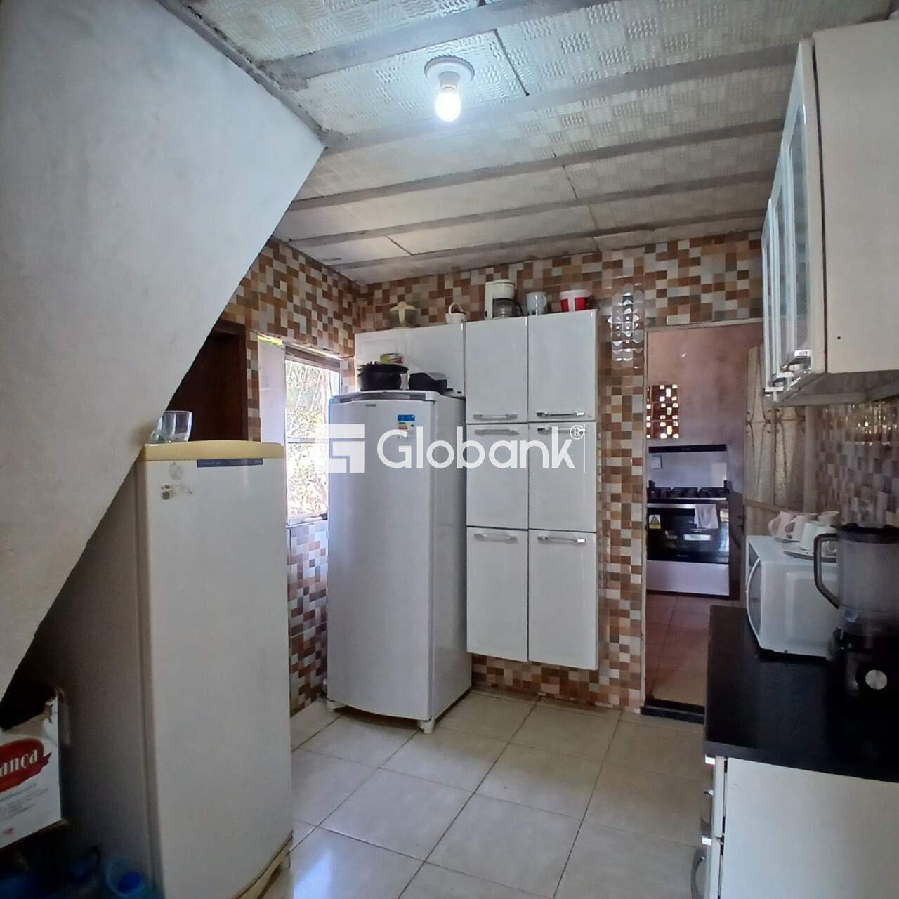 Sobrado 5 quartos à venda Morrinhos 80m² Montes Claros MG: 