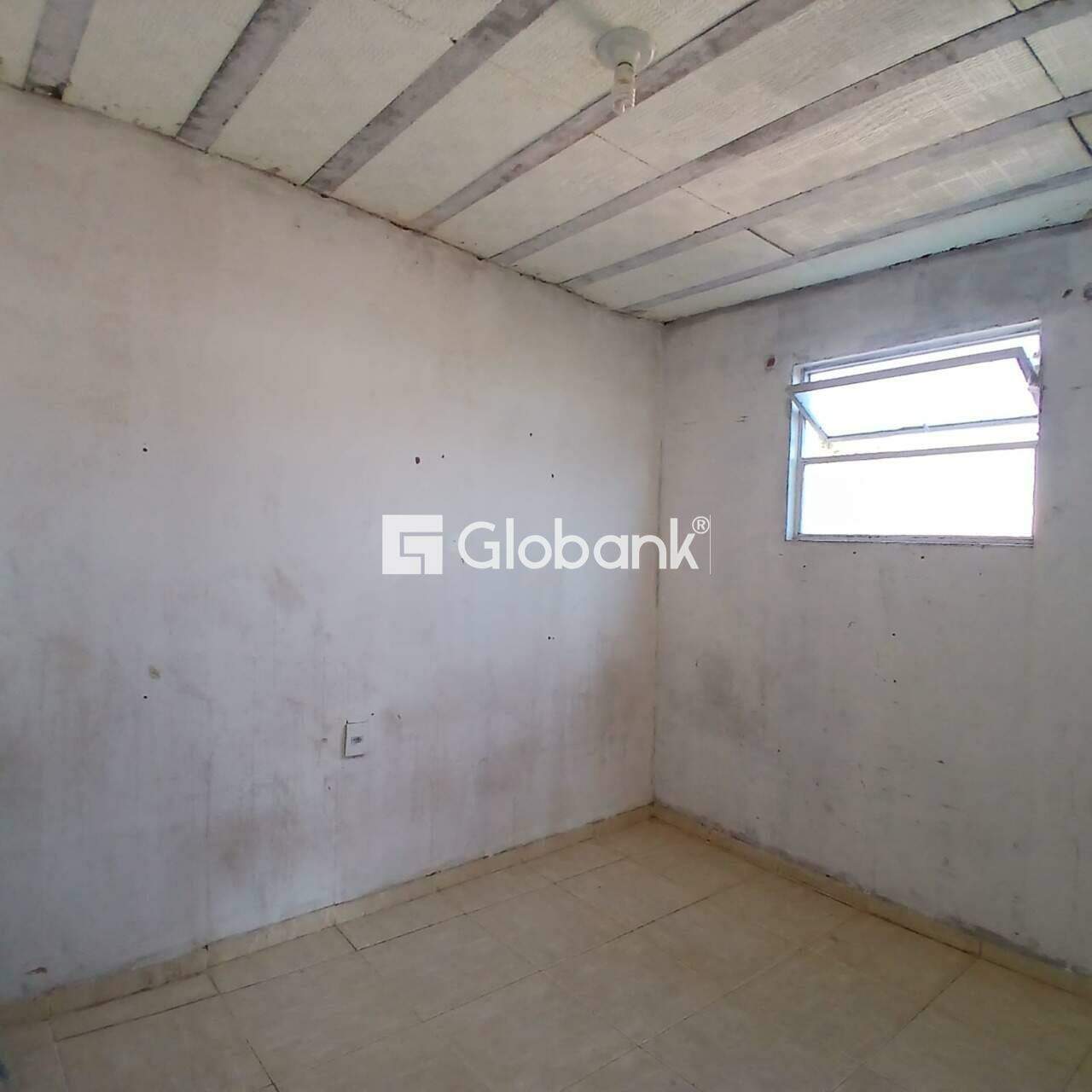 Sobrado 5 quartos à venda Morrinhos 80m² Montes Claros MG: 