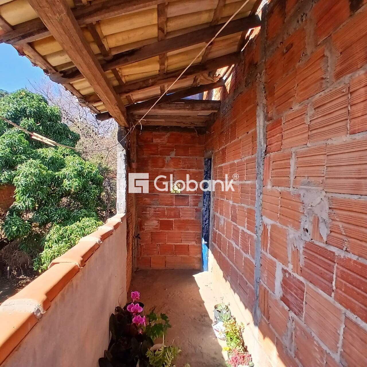Sobrado 5 quartos à venda Morrinhos 80m² Montes Claros MG: 