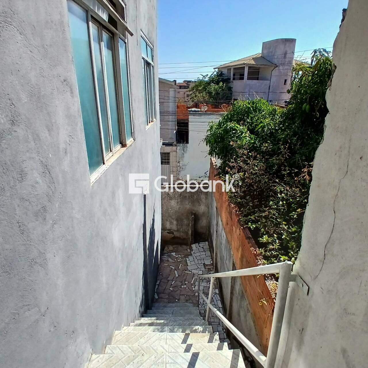 Sobrado 5 quartos à venda Morrinhos 80m² Montes Claros MG: 