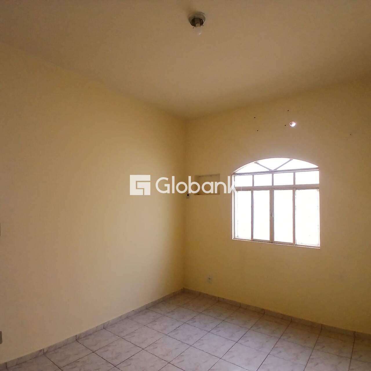 Casa 4 quartos à venda Alcides Rabelo 120m² Montes Claros MG: 