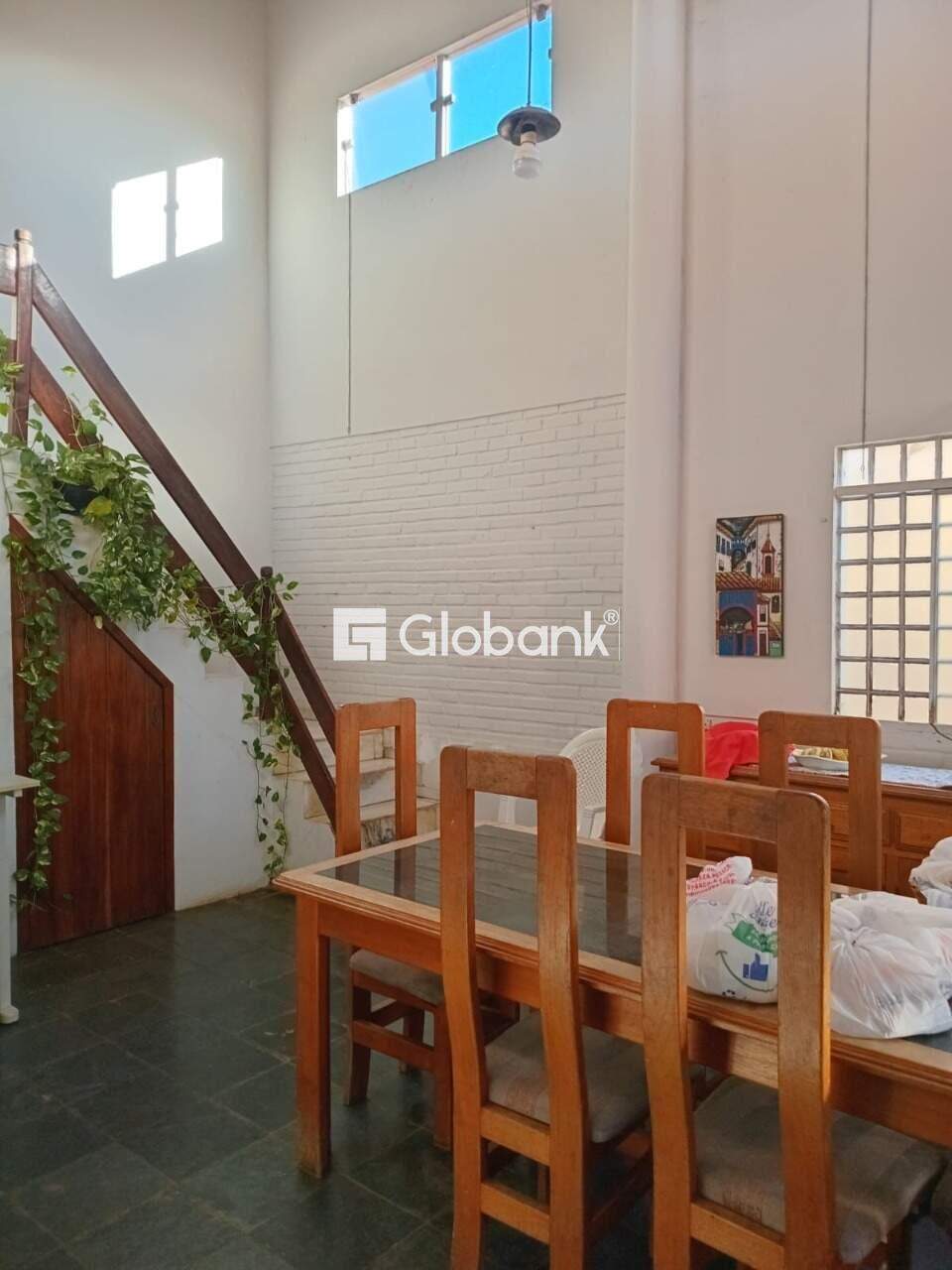 Casa 6 quartos à venda Centro 500m² Januária MG: 