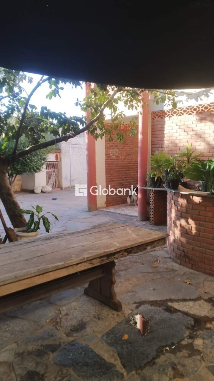 Casa 6 quartos à venda Centro 500m² Januária MG: 