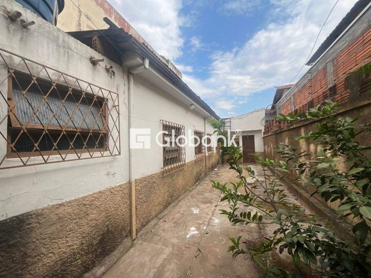 Casa 5 quartos à venda Lourdes 150m² Montes Claros MG: QUINTAL