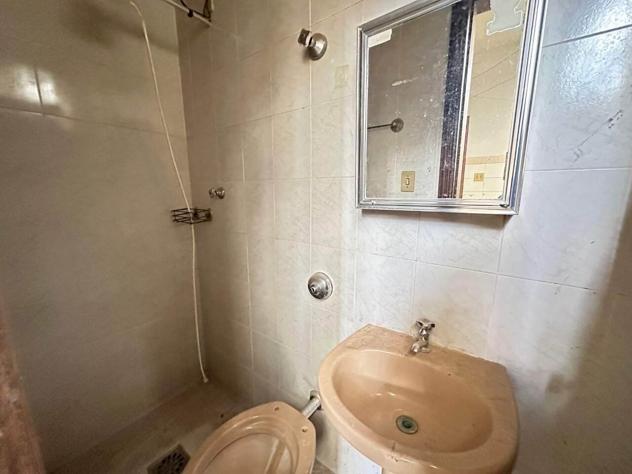 Casa 4 quartos para aluguel São José 300m² Montes Claros MG: Banheiro da area de servi o