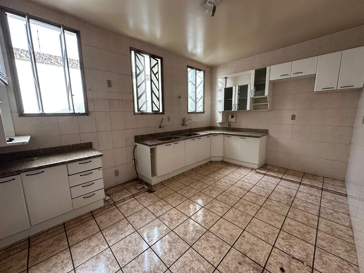Casa 4 quartos para aluguel São José 300m² Montes Claros MG: Cozinha