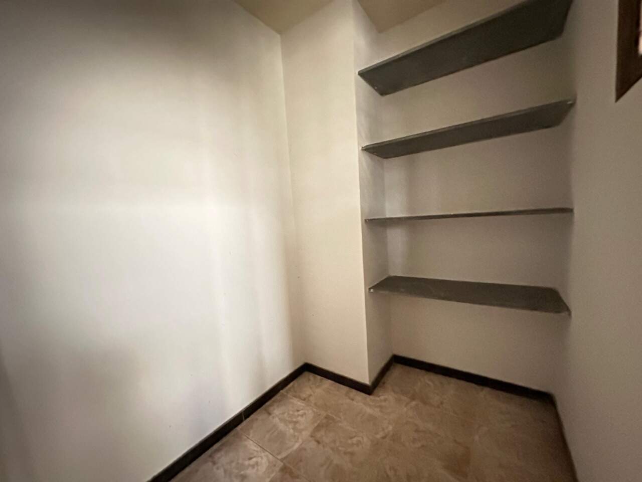 Casa 4 quartos para aluguel São José 300m² Montes Claros MG: Despensa