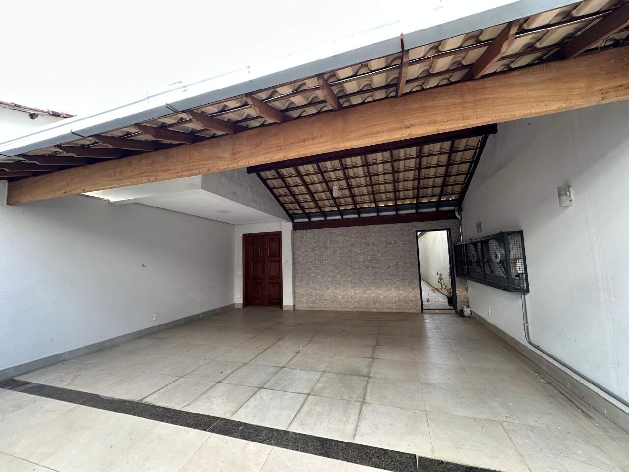 Casa 4 quartos para aluguel São José 300m² Montes Claros MG: Garagem