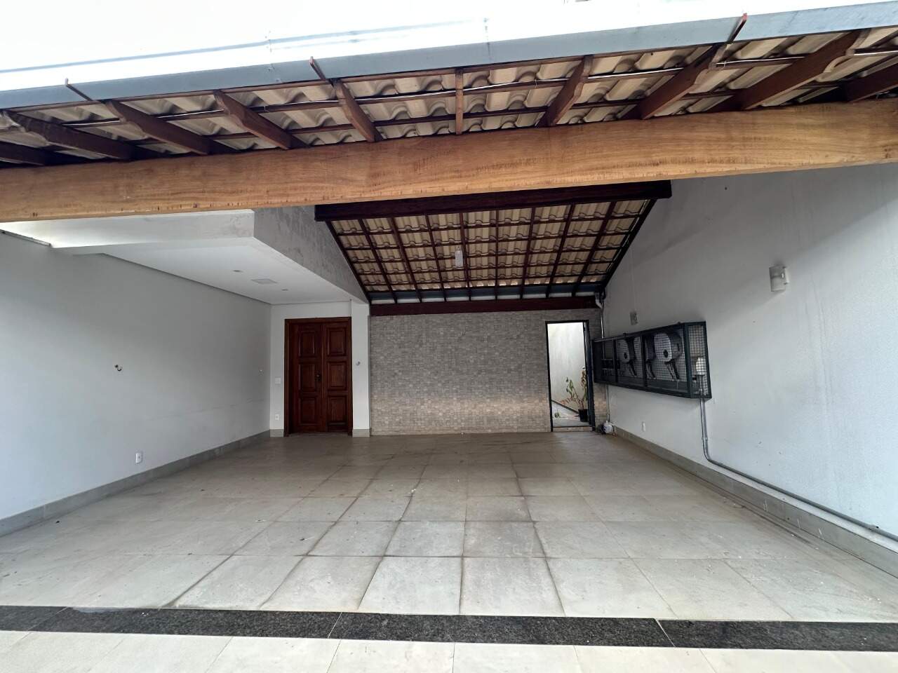 Casa 4 quartos para aluguel São José 300m² Montes Claros MG: Garagem