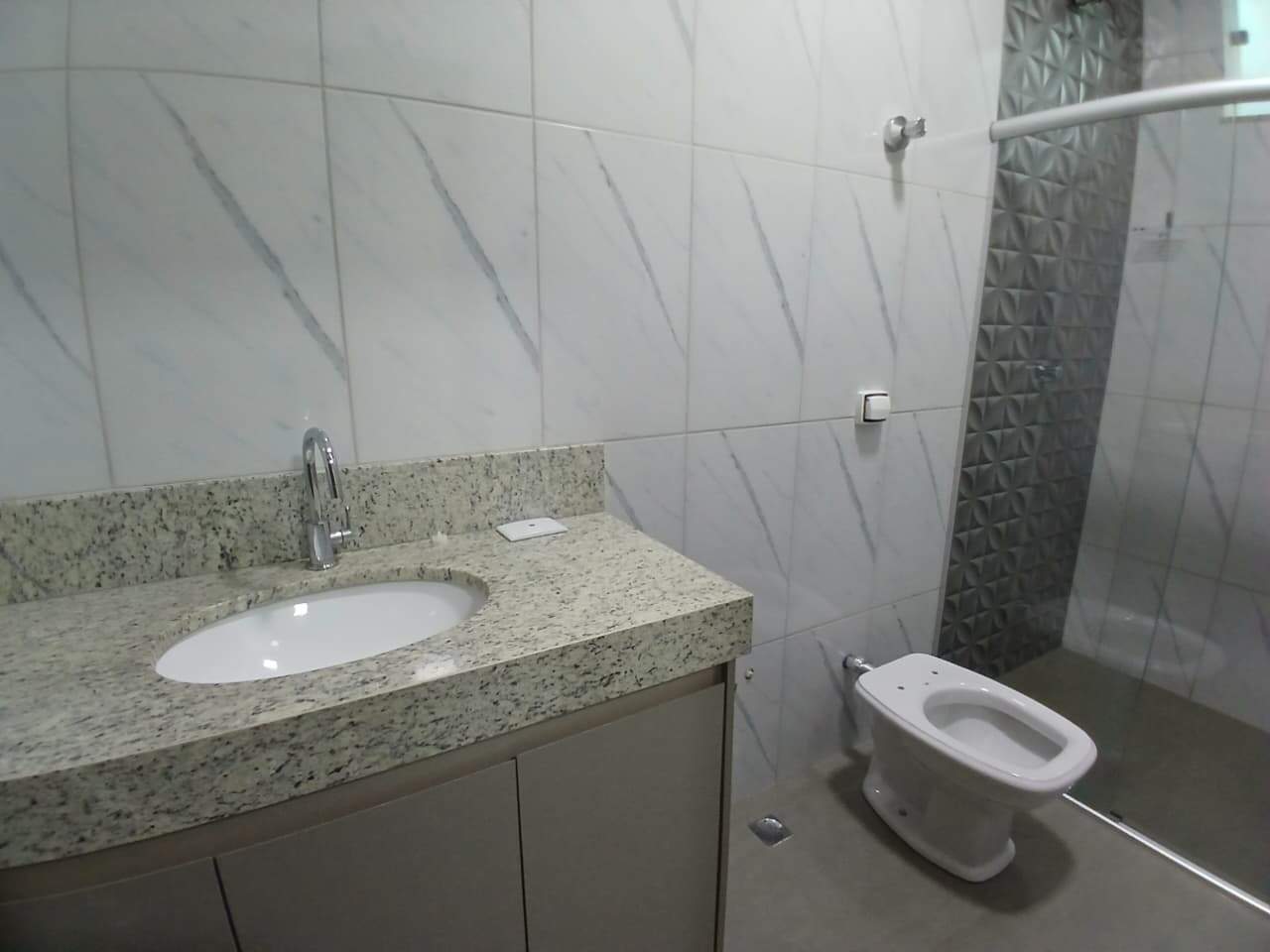 Apartamento 3 quartos para aluguel Todos os Santos 85m² Montes Claros MG: Banheiro suite
