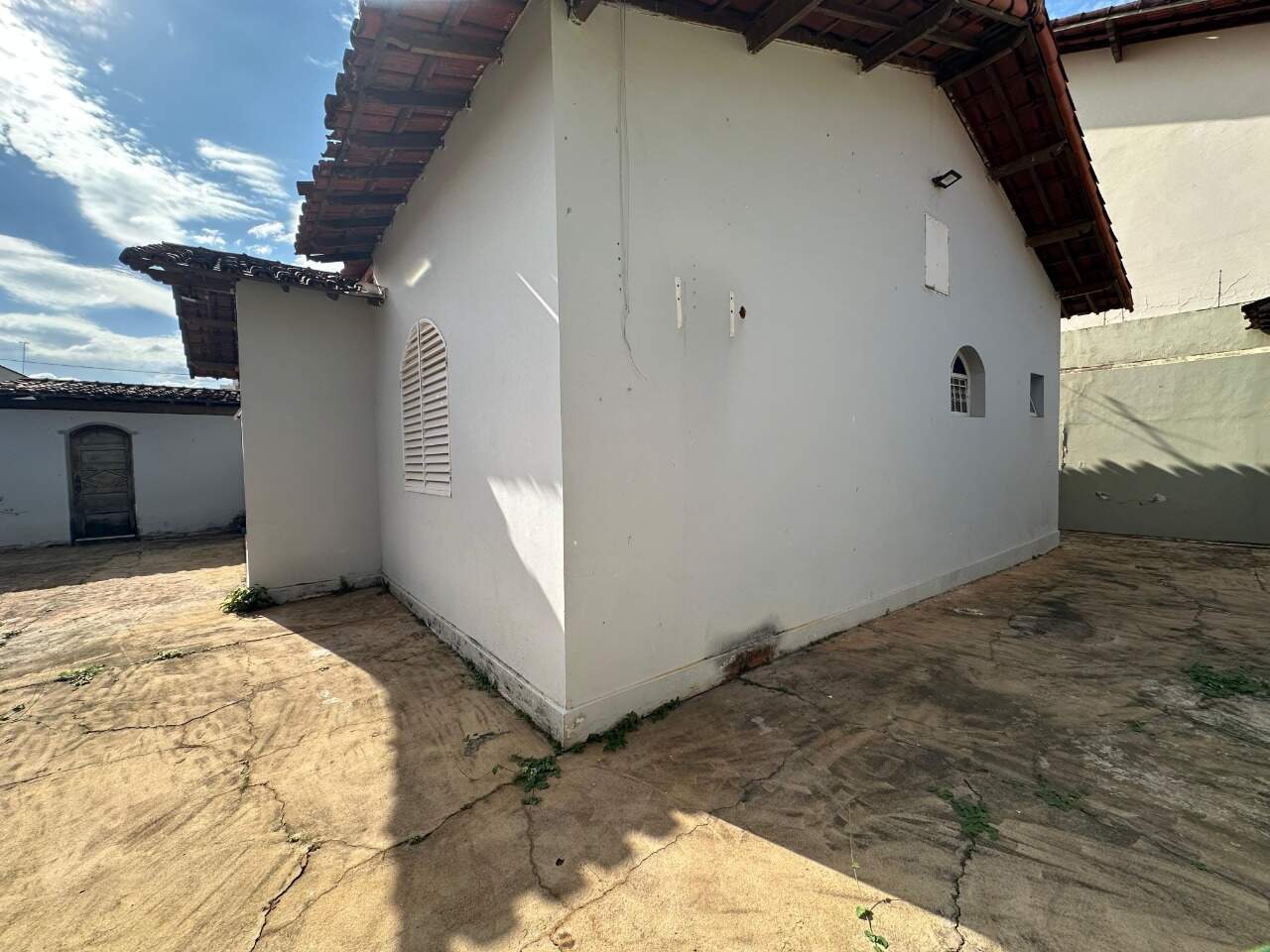 Casa 3 quartos para aluguel Jardim Panorama 191m² Montes Claros MG: Corredor dos fundos