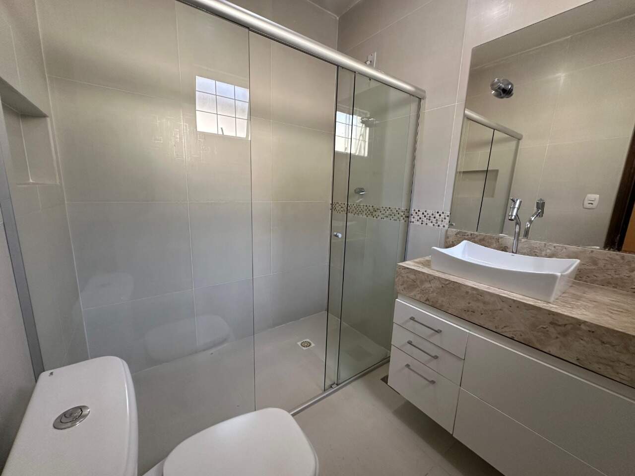 Casa 3 quartos para aluguel Jardim Panorama 191m² Montes Claros MG: Suite