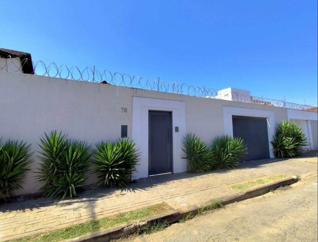 Casa 3 quartos para aluguel Jardim Panorama 191m² Montes Claros MG: Fachada