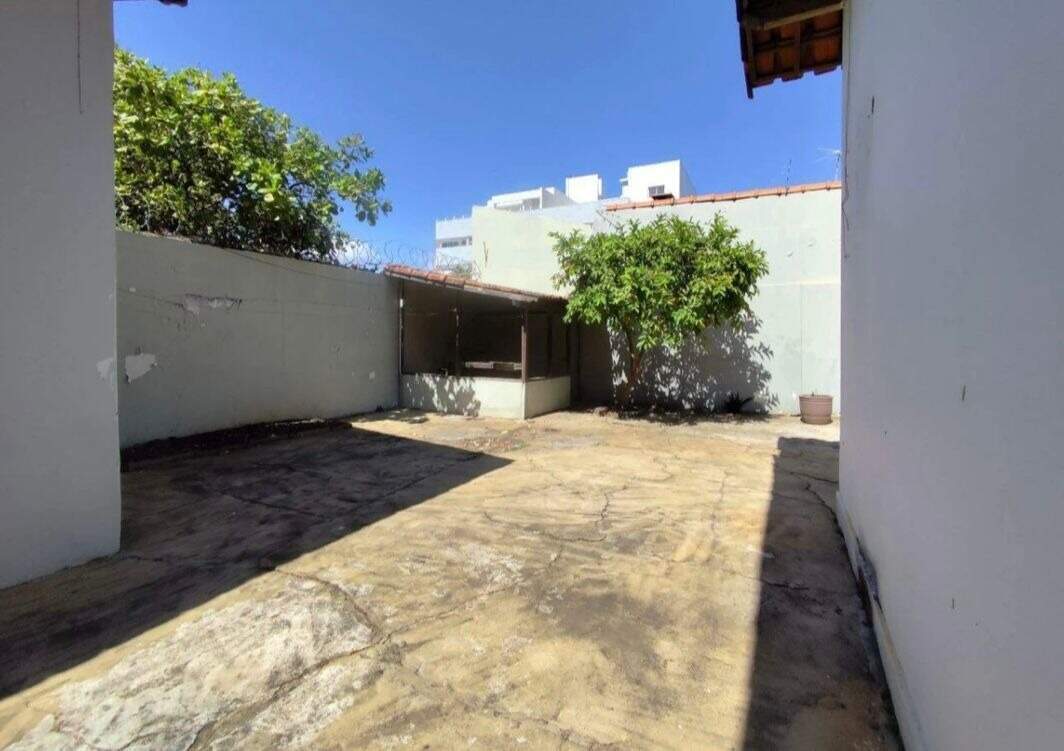 Casa 3 quartos para aluguel Jardim Panorama 191m² Montes Claros MG: Quintal