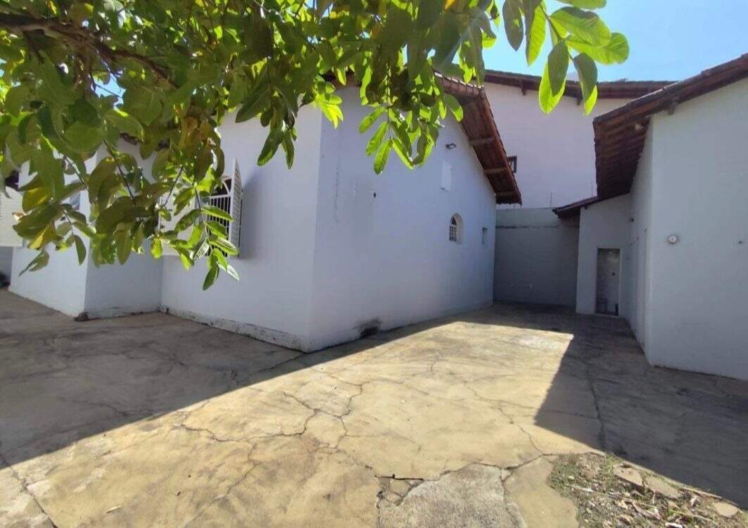 Casa 3 quartos para aluguel Jardim Panorama 191m² Montes Claros MG: Quintal