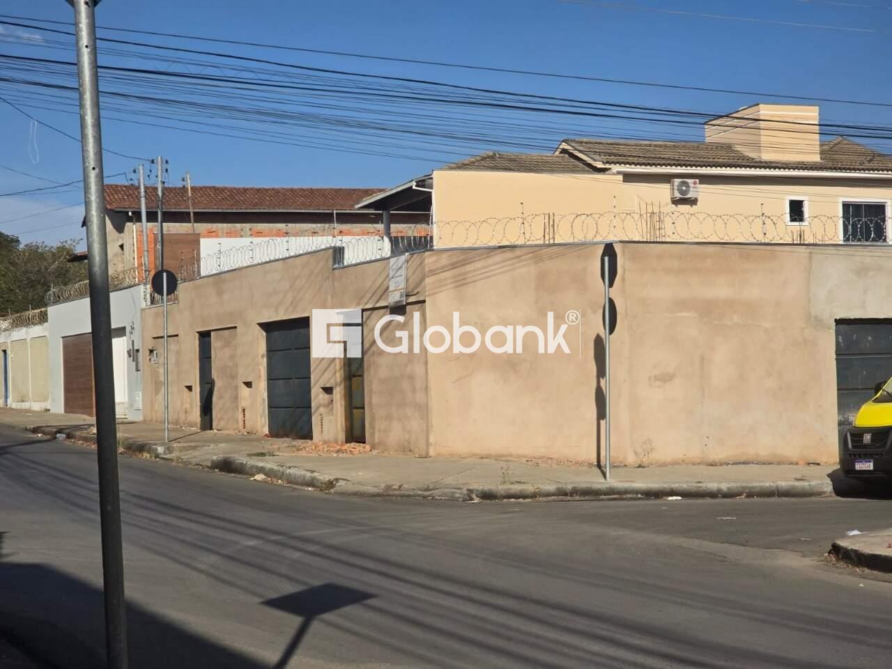 Casa 6 quartos à venda Sagrada Família 350m² Montes Claros MG: 