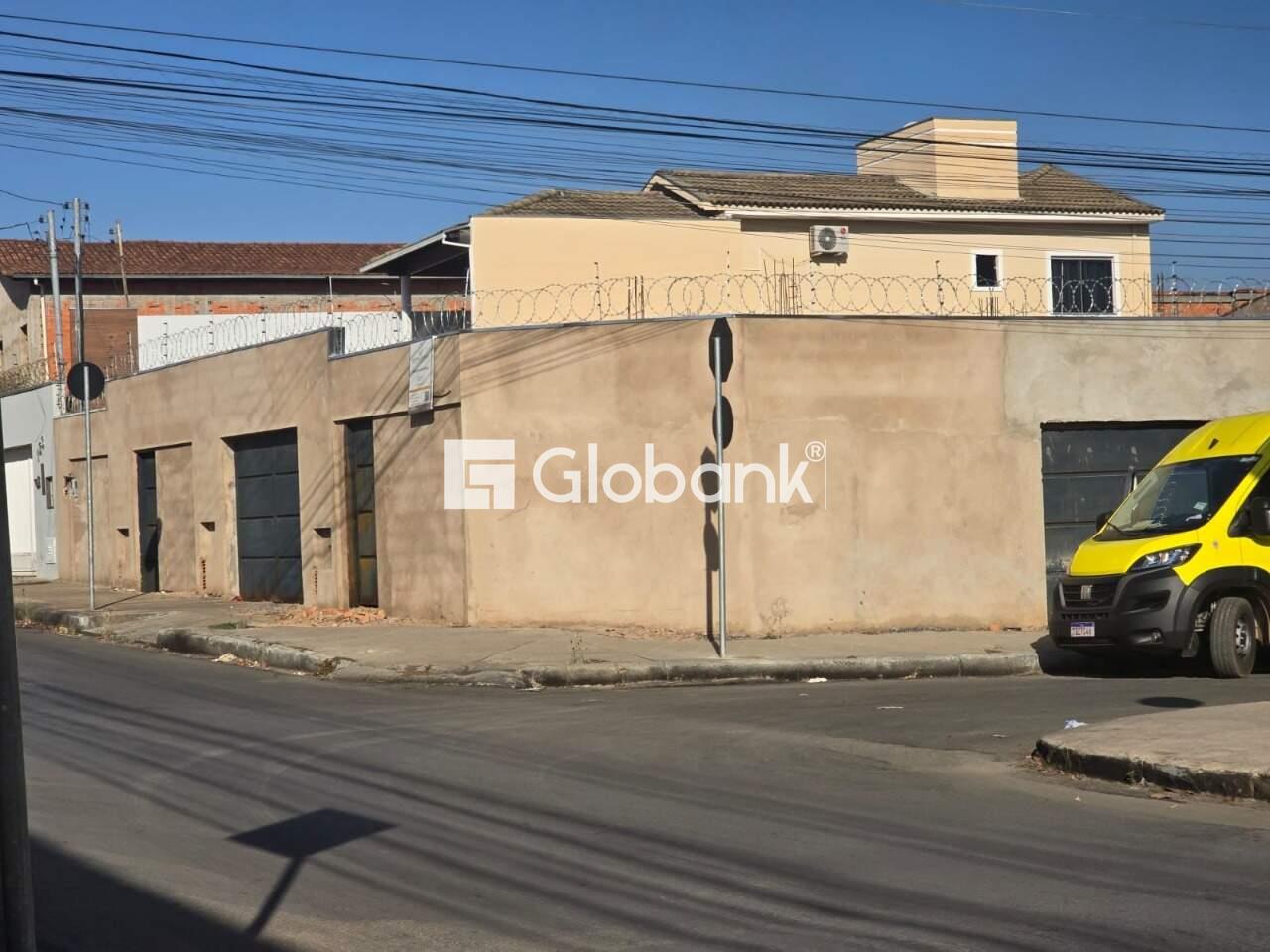 Casa 6 quartos à venda Sagrada Família 350m² Montes Claros MG: 