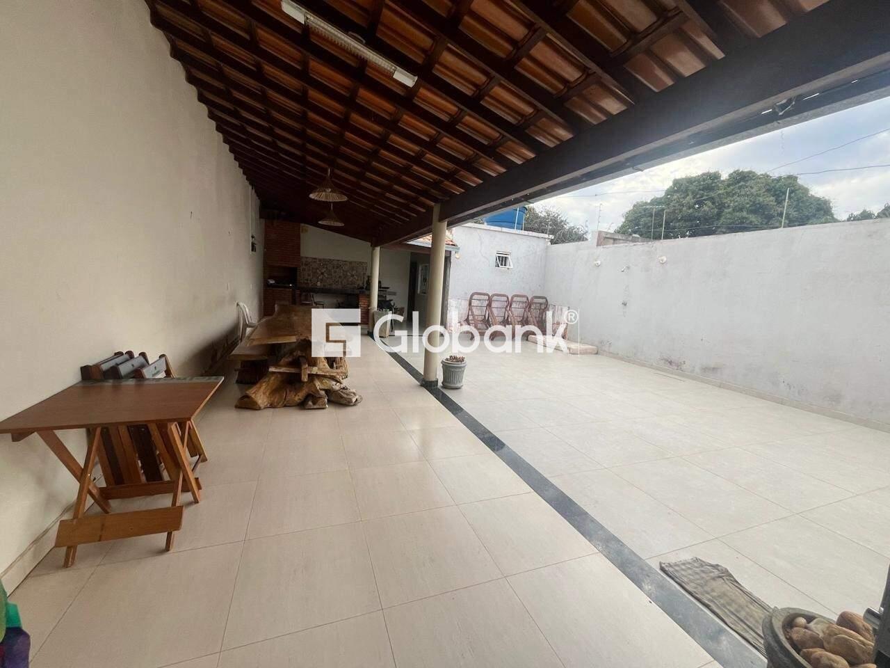 Casa 3 quartos à venda Vila Exposição 250m² Montes Claros MG: REA EXTERNA GOURMET