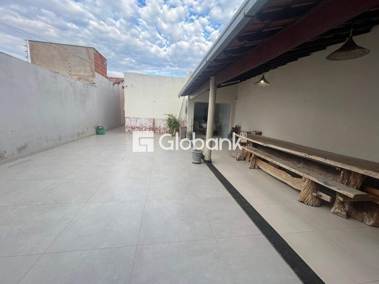 Casa 3 quartos à venda Vila Exposição 250m² Montes Claros MG: 