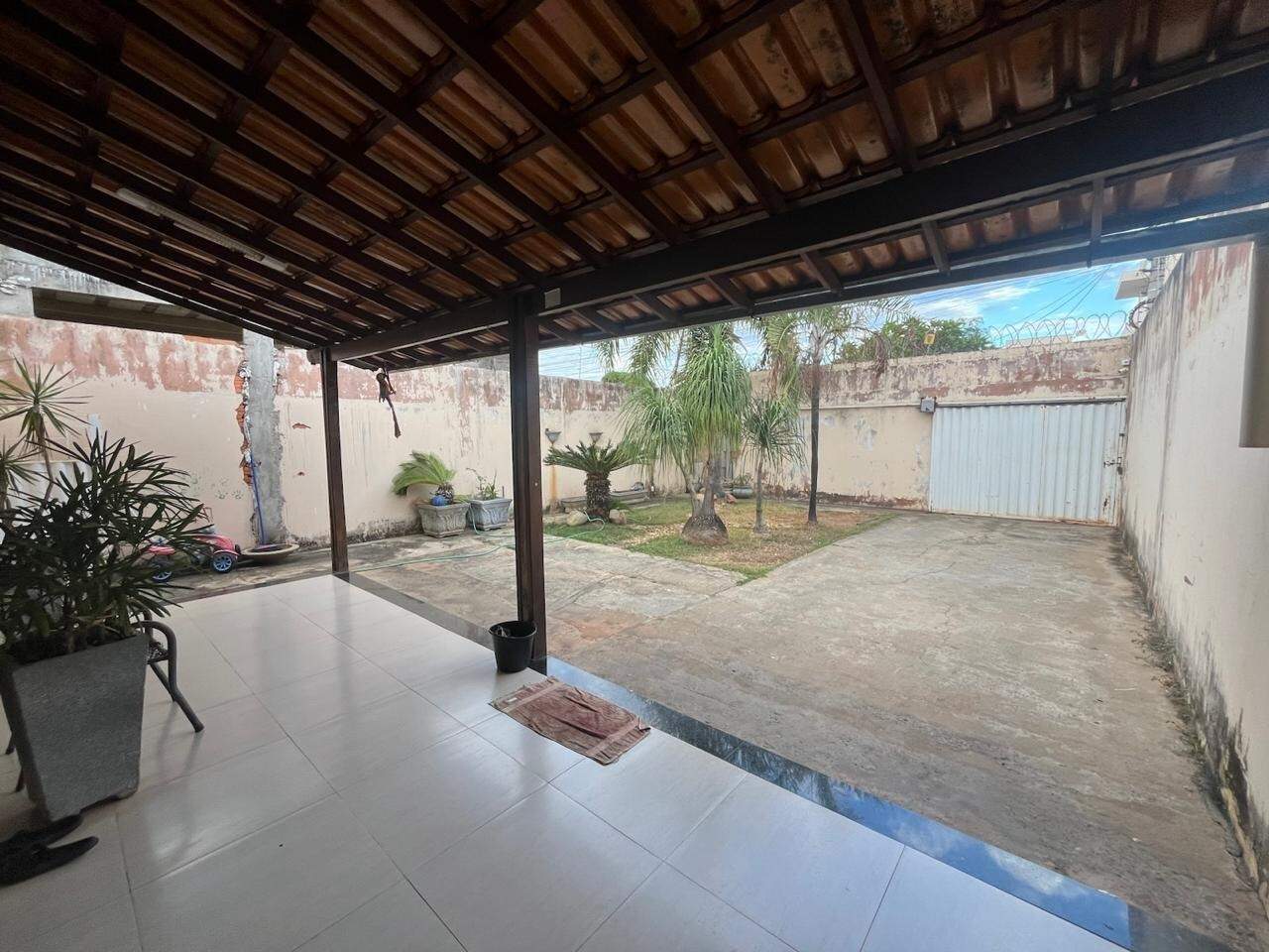 Casa 3 quartos à venda Vila Exposição 250m² Montes Claros MG: GARAGEM PARA 06 CARROS