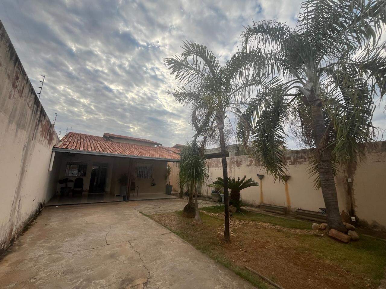 Casa 3 quartos à venda Vila Exposição 250m² Montes Claros MG: 