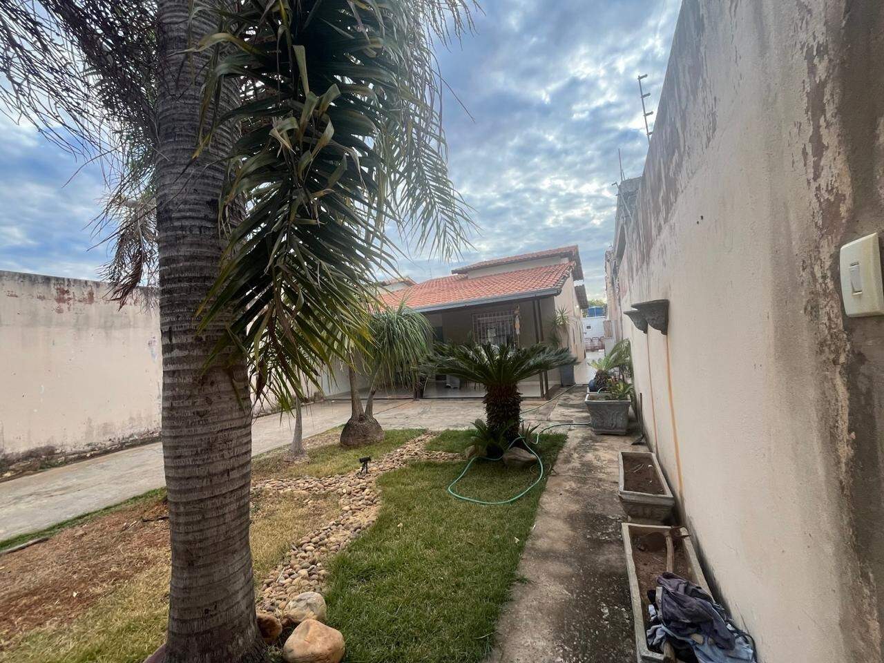 Casa 3 quartos à venda Vila Exposição 250m² Montes Claros MG: QUINTAL