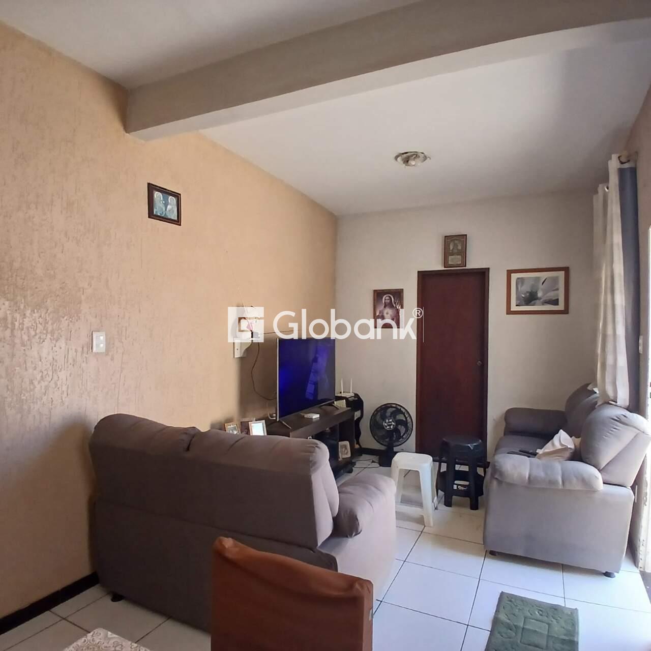 Casa 6 quartos à venda Sagrada Família 180m² Montes Claros MG: 