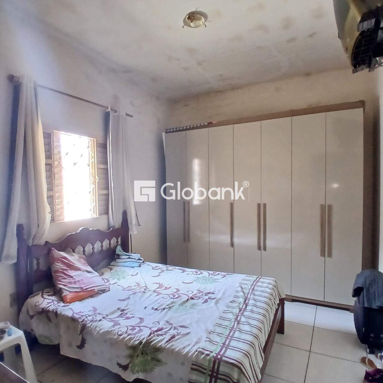 Casa 6 quartos à venda Sagrada Família 180m² Montes Claros MG: 