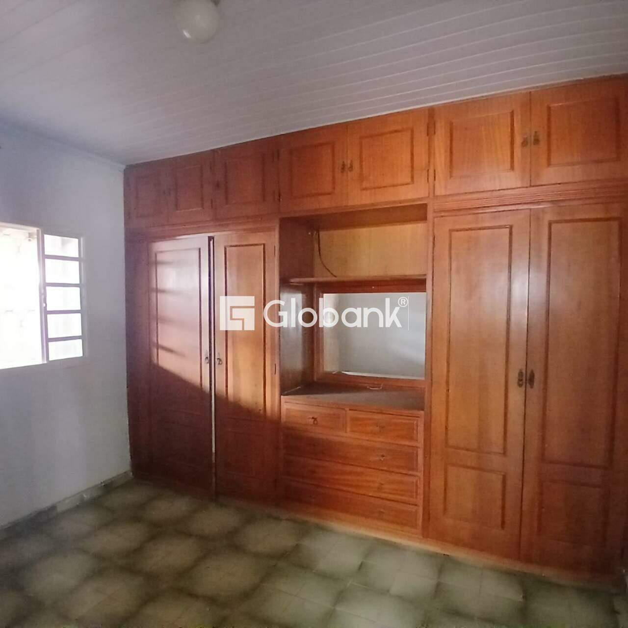 Casa 6 quartos à venda Sagrada Família 180m² Montes Claros MG: 