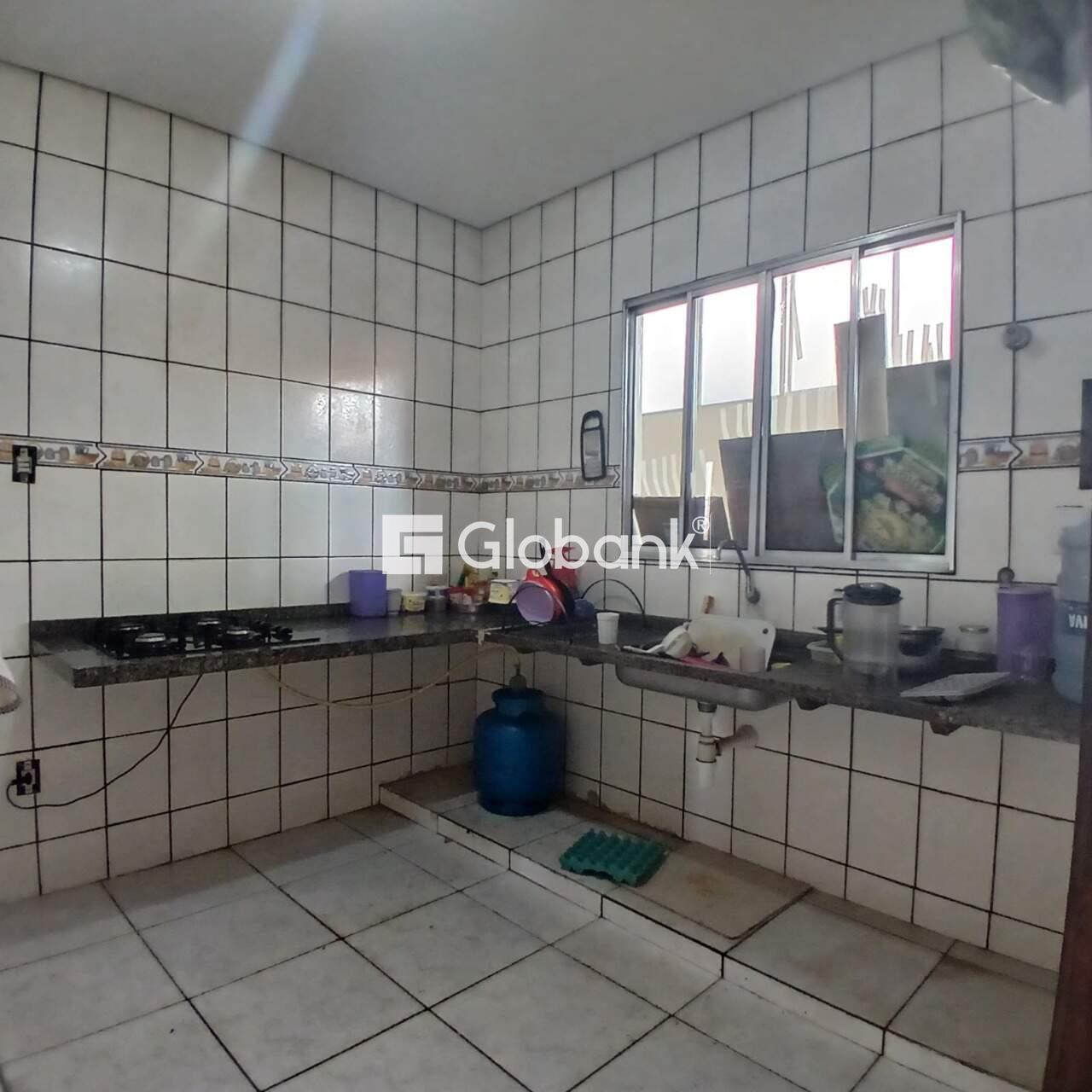 Apartamento 3 quartos à venda Cândida Câmara 0m² Montes Claros MG: 