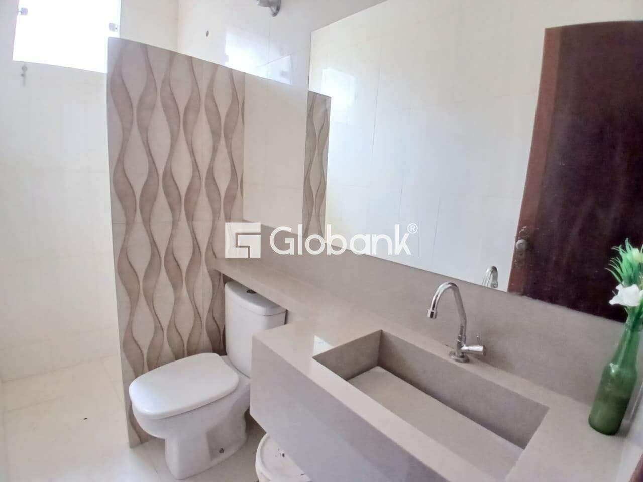 Casa 4 quartos à venda Esplanada 110m² Montes Claros MG: Banheiro suite