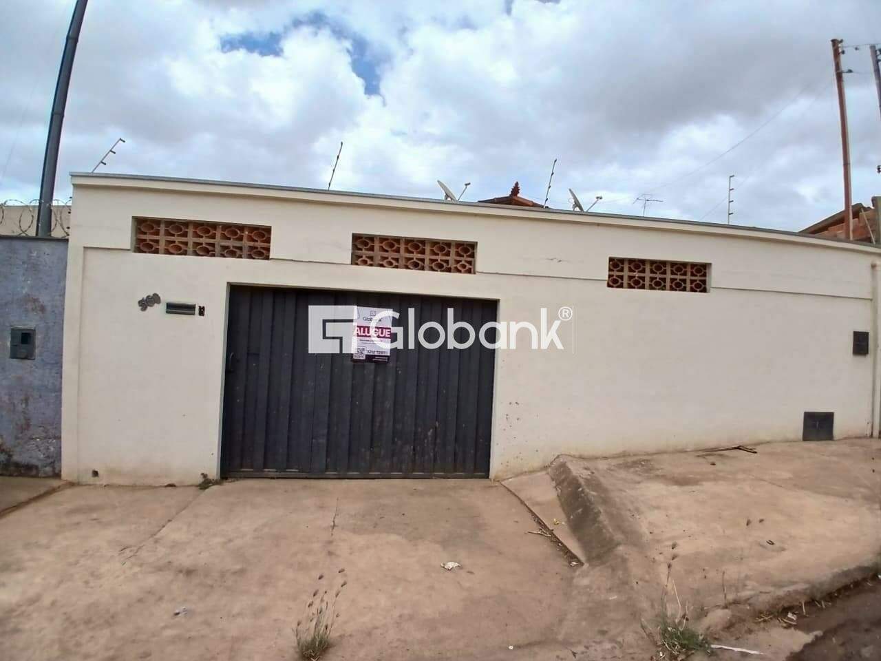 Casa 4 quartos à venda Esplanada 110m² Montes Claros MG: Fachada