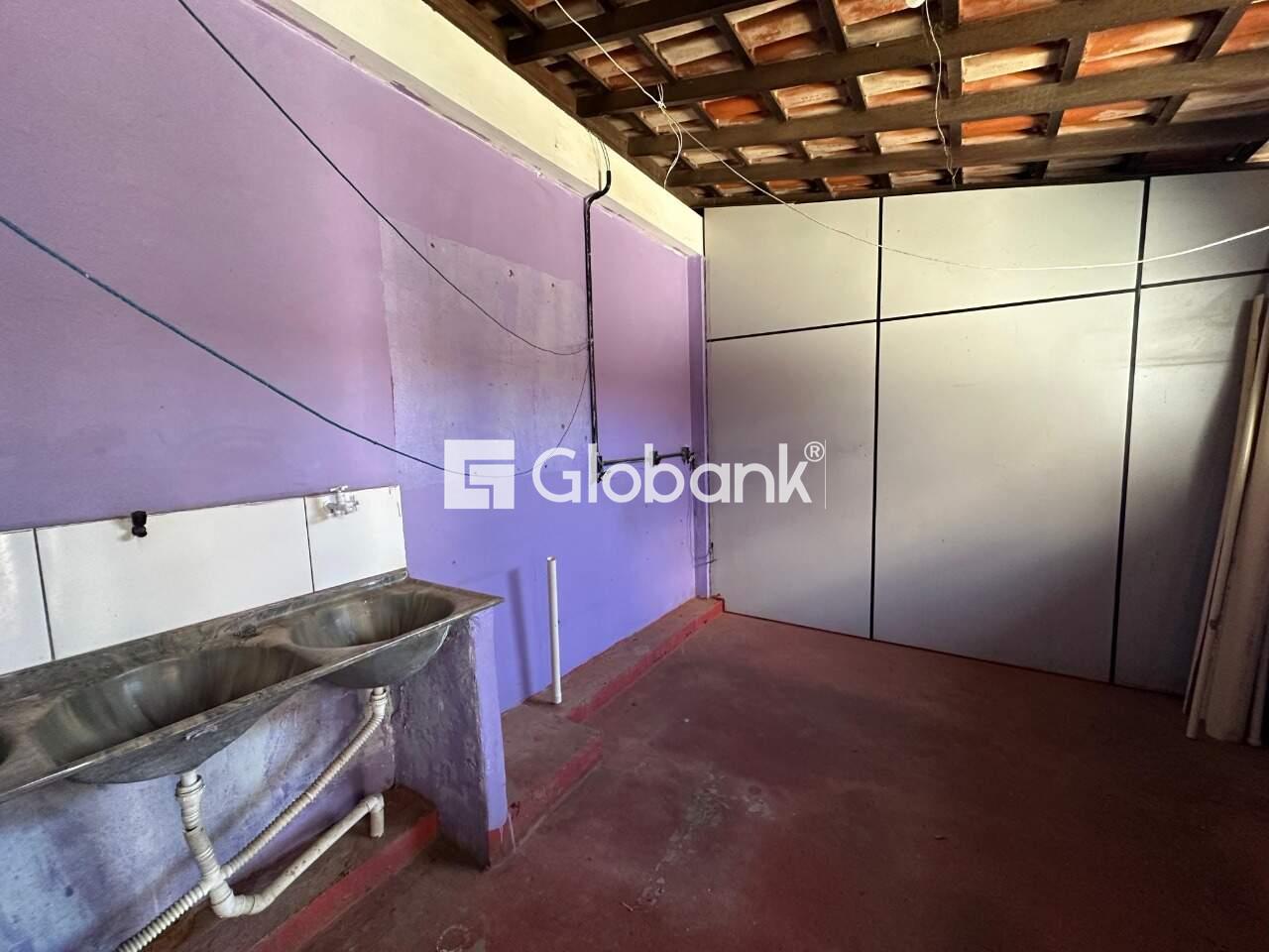 Casa 6 quartos para aluguel Delfino Magalhães 210m² Montes Claros MG: rea de servi o