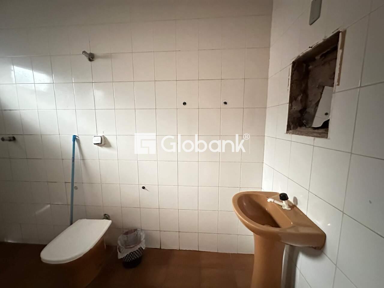 Casa 6 quartos para aluguel Delfino Magalhães 210m² Montes Claros MG: Banheiro