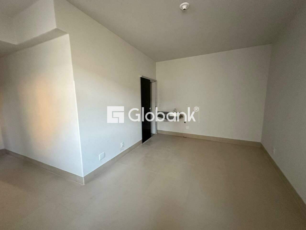 Sala comercial para aluguel Centro 17m² Montes Claros MG: Sala