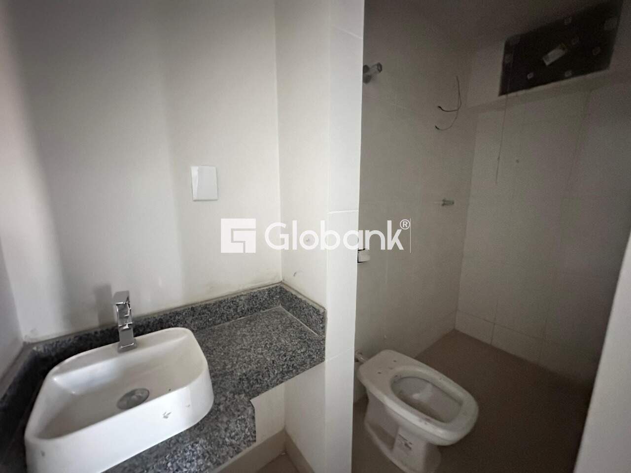 Sala comercial para aluguel Centro 27m² Montes Claros MG: Banheiro social