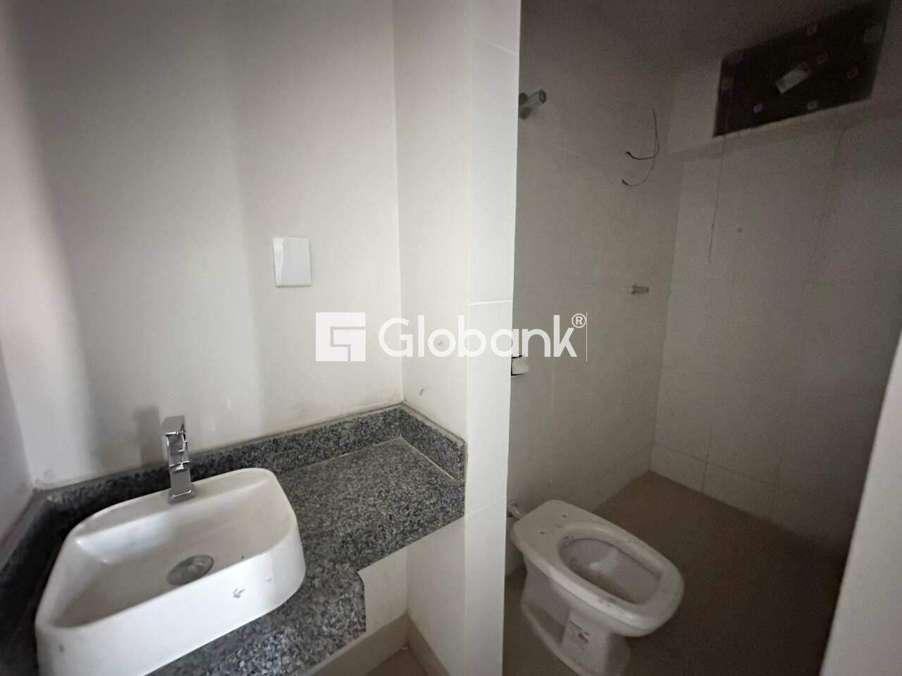 Sala comercial para aluguel Centro 20m² Montes Claros MG: Banheiro social