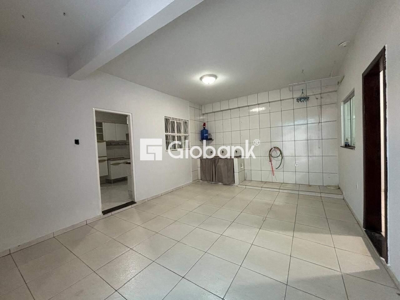 Casa 3 quartos à venda Vila Exposição 197m² Montes Claros MG: rea de servi o