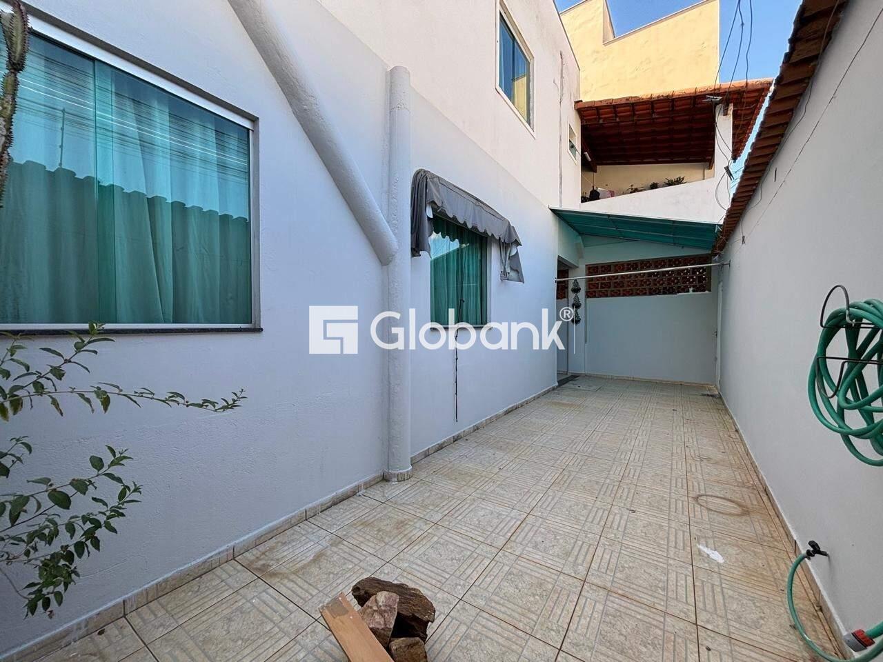 Casa 3 quartos à venda Vila Exposição 197m² Montes Claros MG: rea