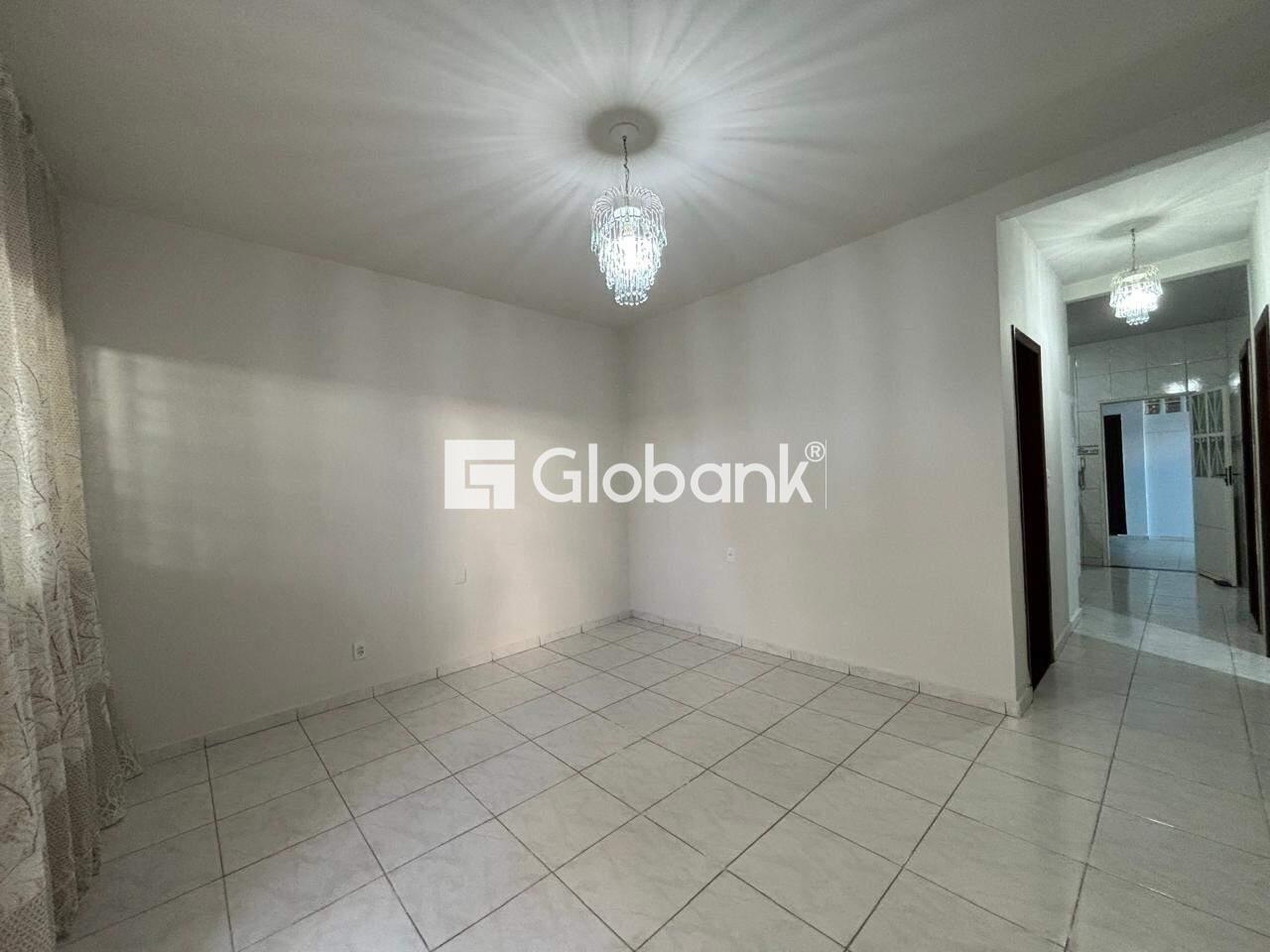 Casa 3 quartos à venda Vila Exposição 197m² Montes Claros MG: Sala