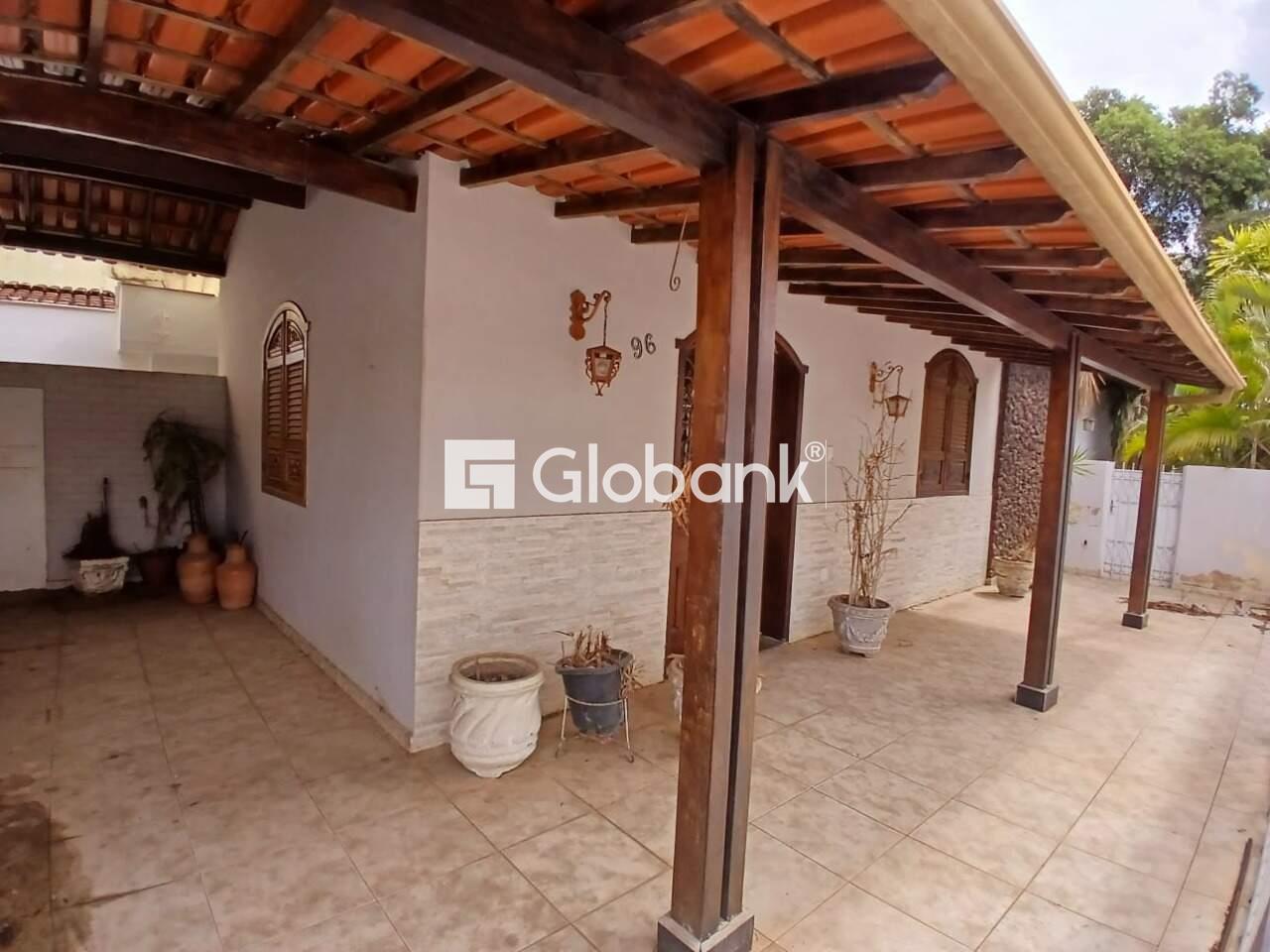 Casa 3 quartos à venda Centro 134m² Montes Claros MG: 