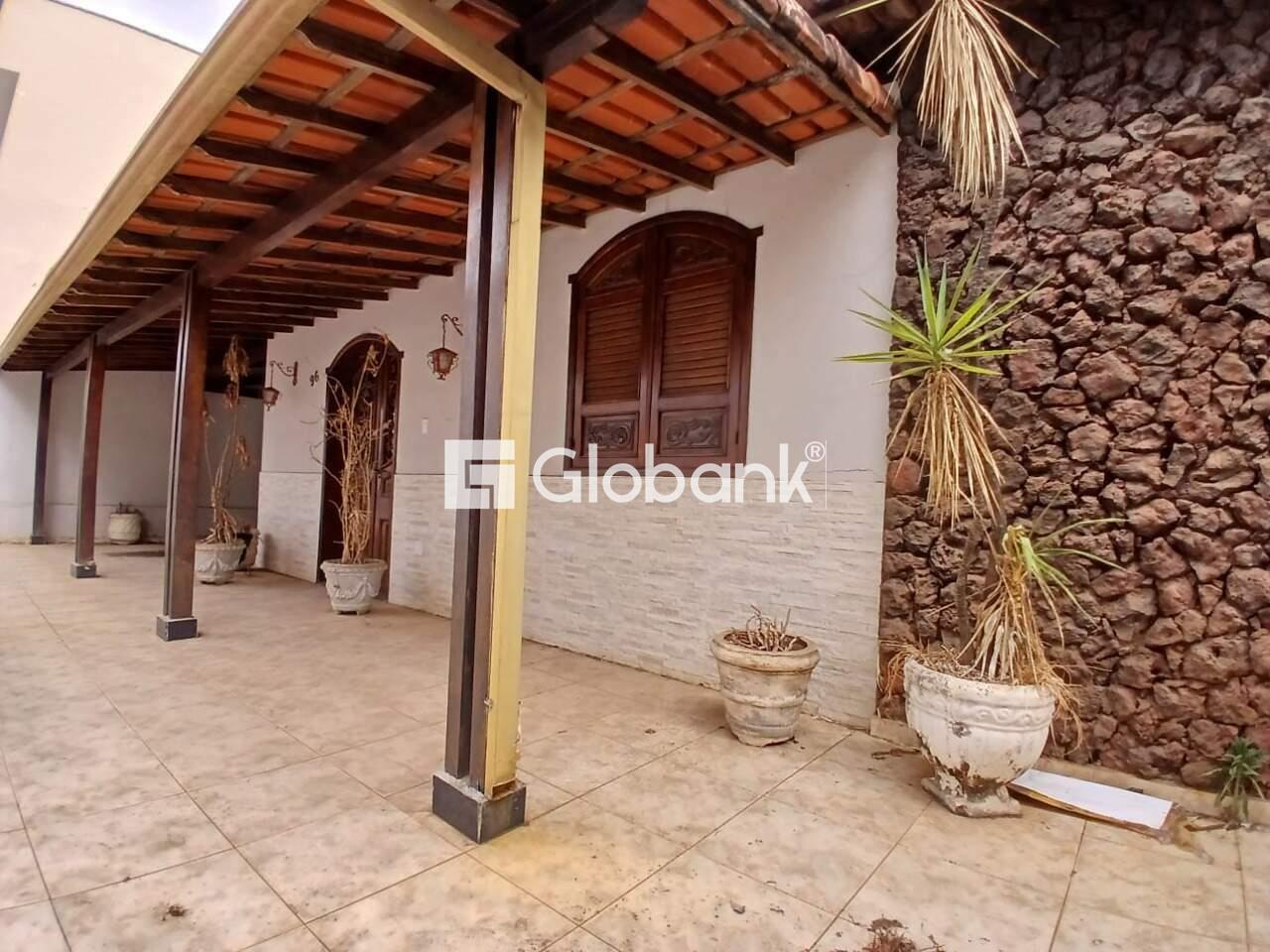 Casa 3 quartos à venda Centro 134m² Montes Claros MG: 