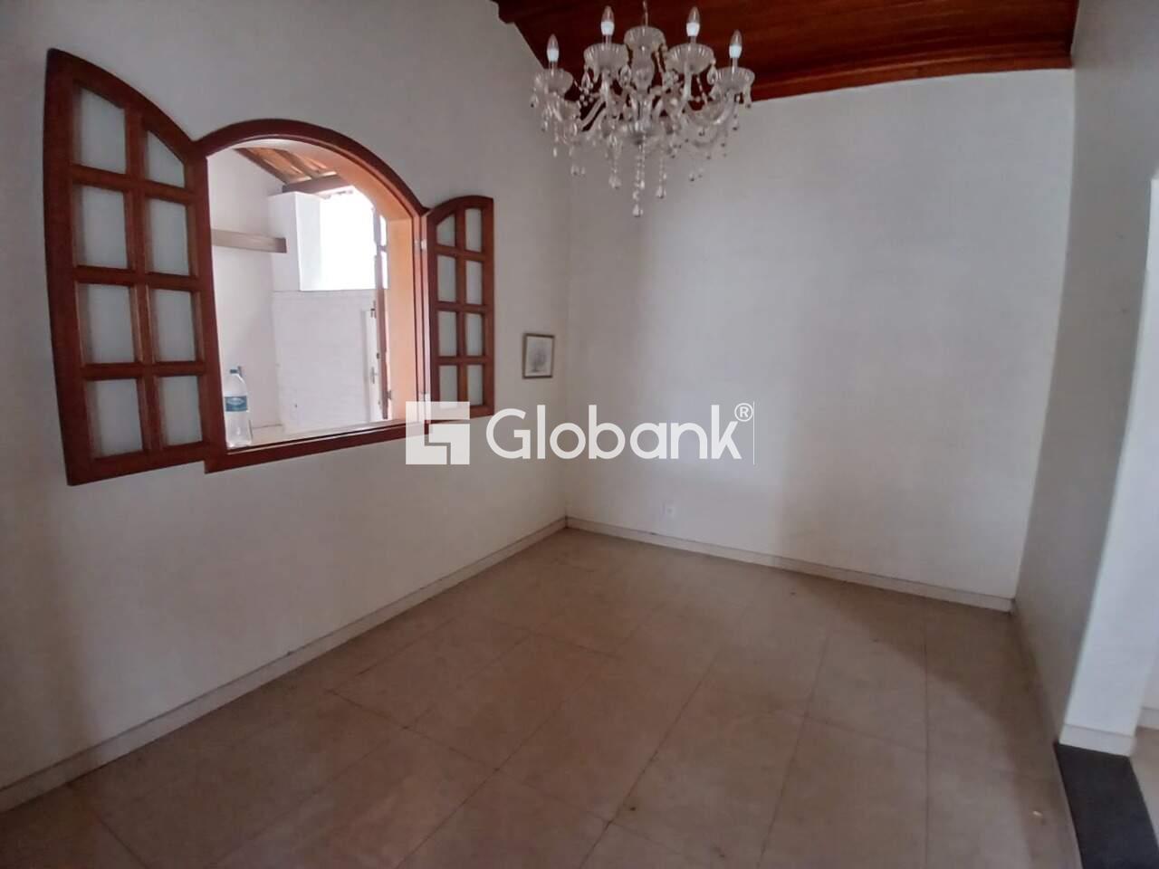 Casa 3 quartos à venda Centro 134m² Montes Claros MG: 